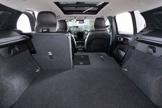 Certified 2025 Volvo XC40 B5 Core image 27