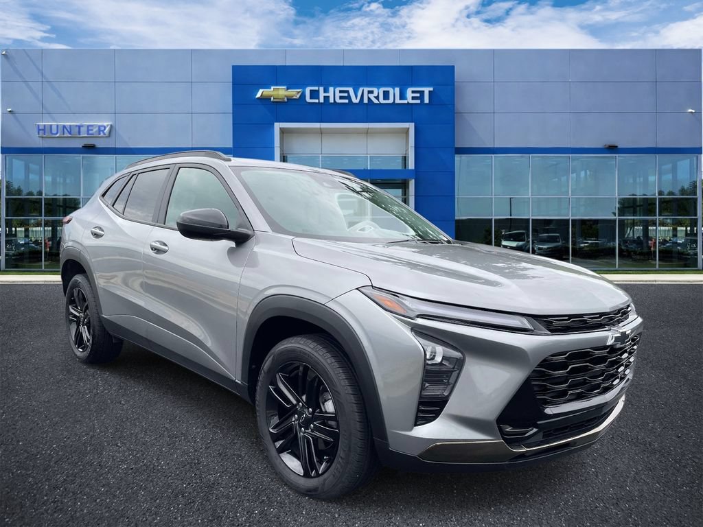 Used 2025 Chevrolet Trax ACTIV w/ Driver Confidence Package FWD image 1