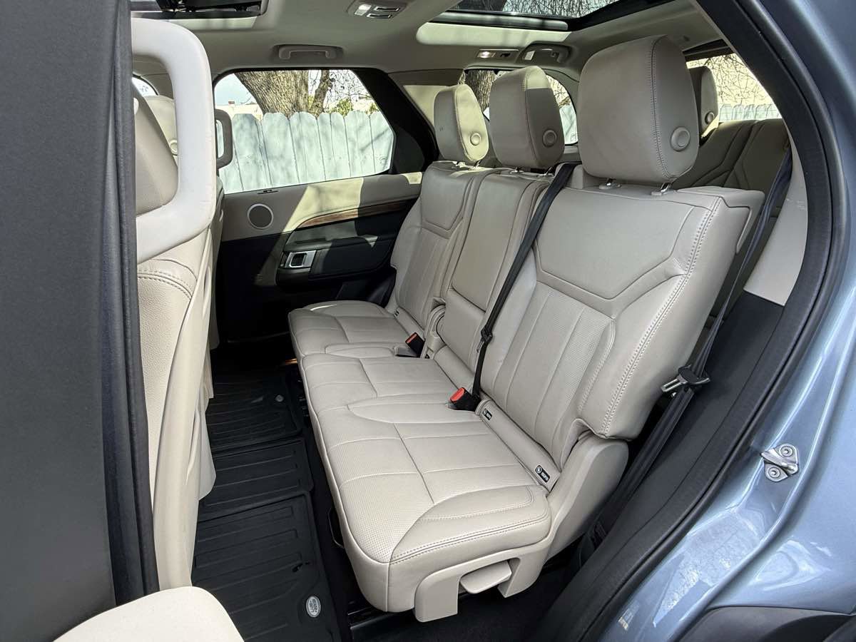 Used 2018 Land Rover Discovery HSE image 8