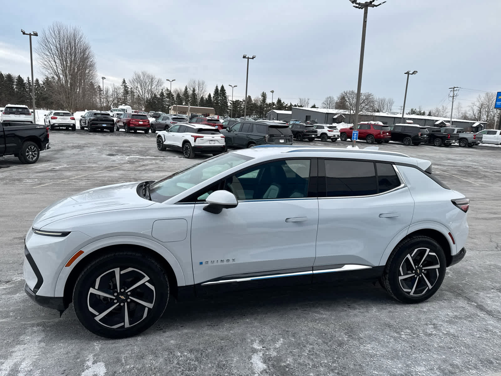 Used 2025 Chevrolet Equinox EV LT image 10