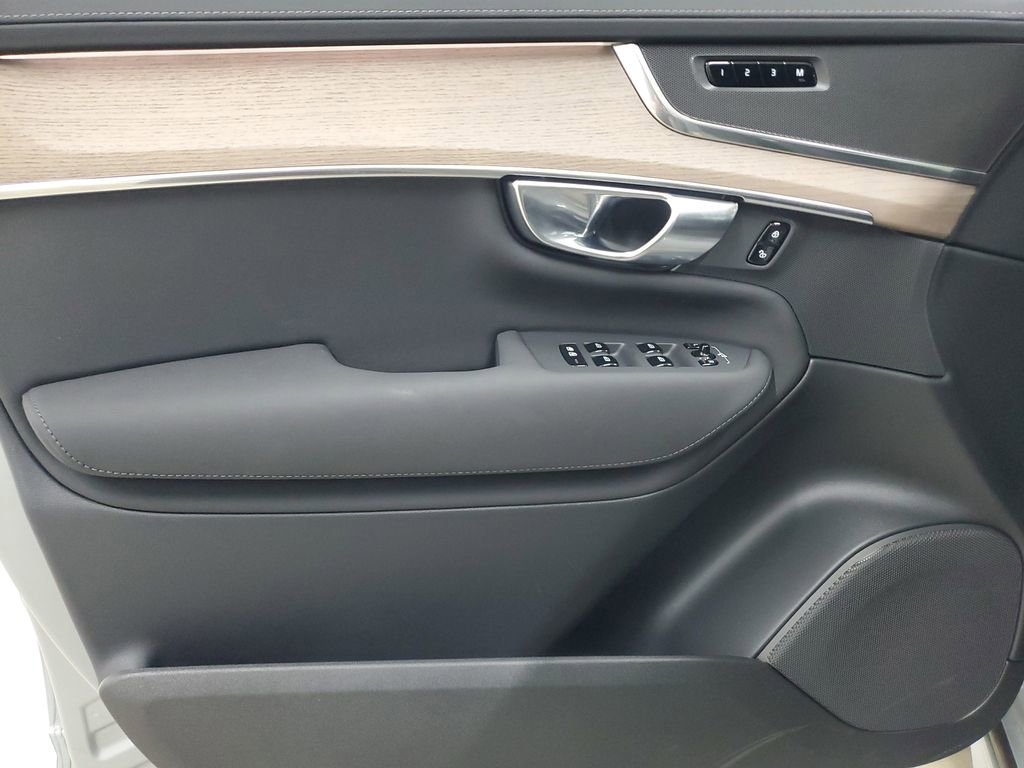 New 2025 Volvo XC90 B6 Core w/ Climate Package image 22