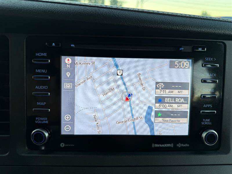 Used 2018 Toyota Sienna SE Premium w/ Carpet Mat Package FWD image 28