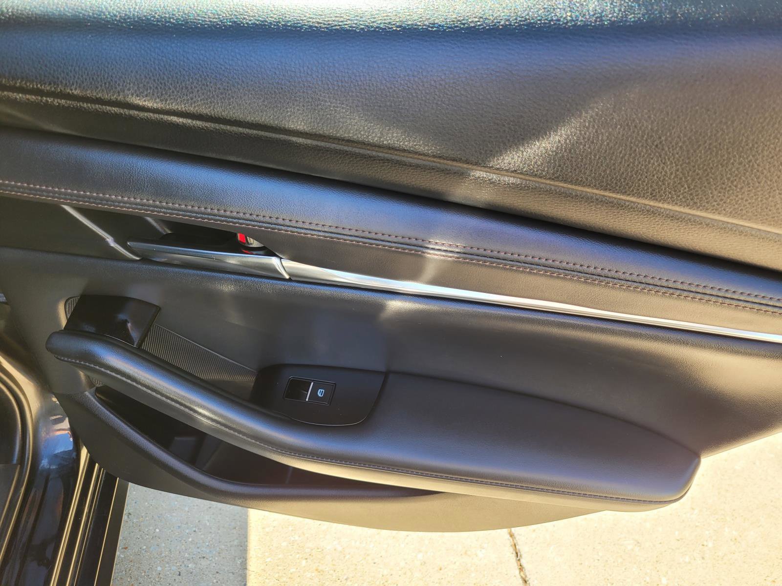 Used 2019 MAZDA MAZDA3 Hatchback FWD image 12