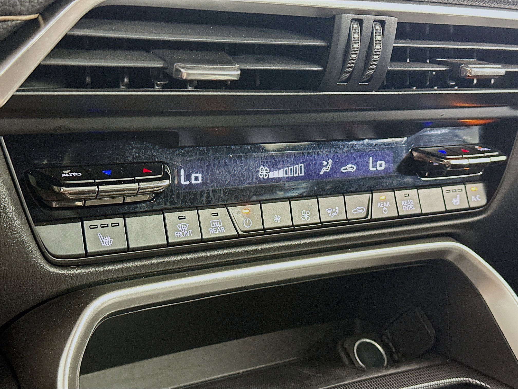 Used 2024 MAZDA CX-90 Plug-In Hybrid w/ Preferred AWD/4WD image 24