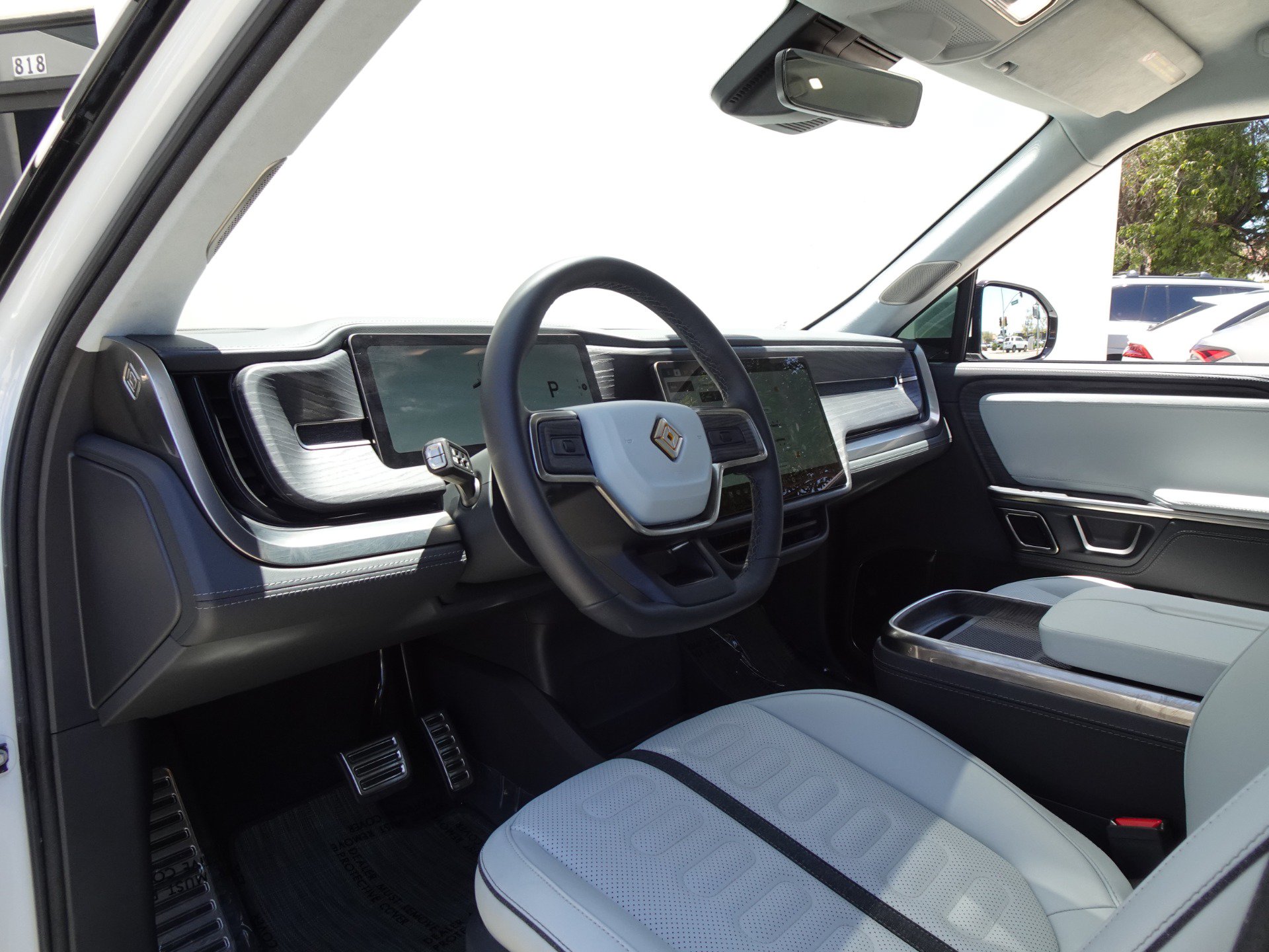 Used 2024 Rivian R1S Adventure AWD/4WD image 11