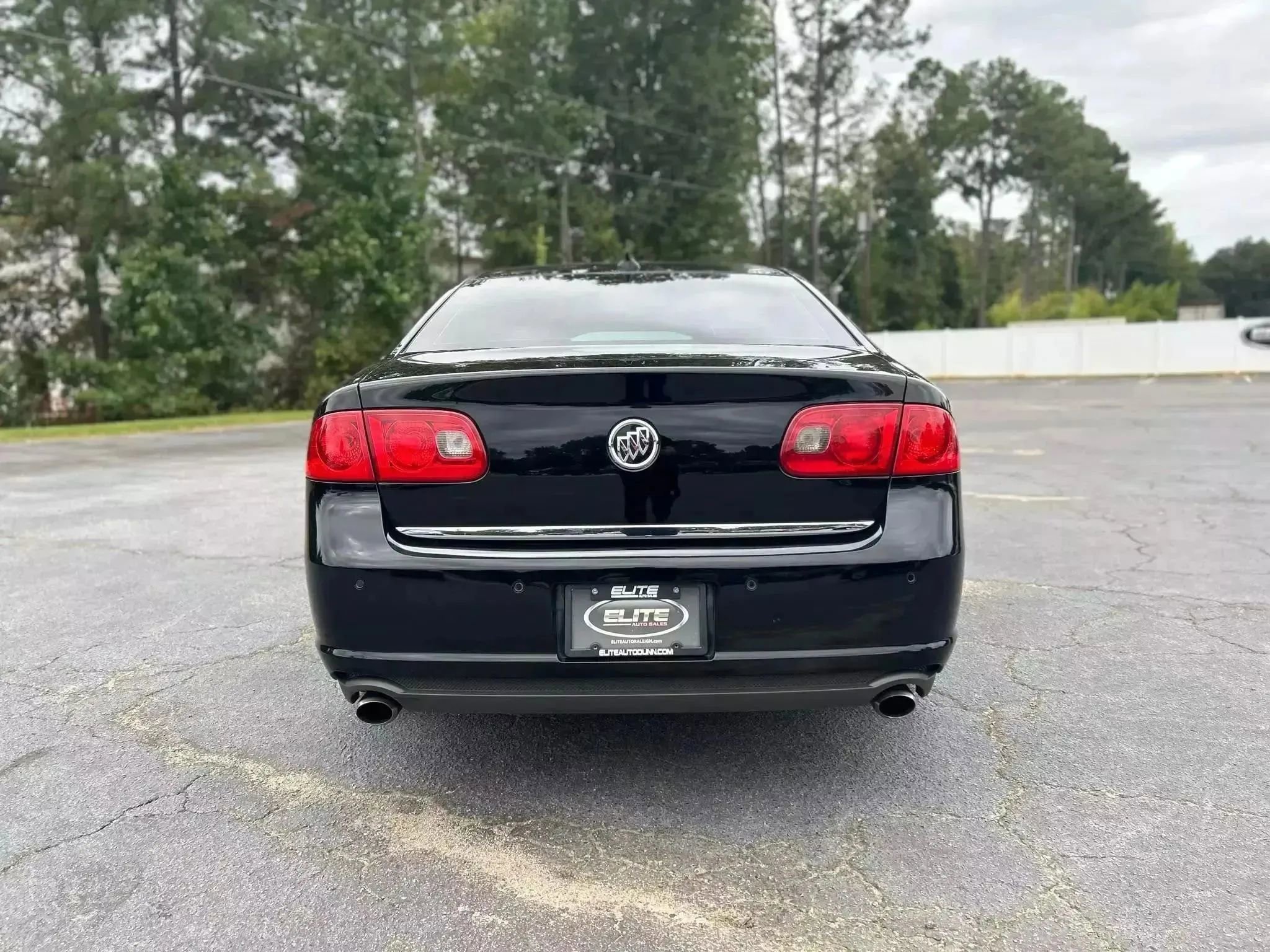 Used 2010 Buick Lucerne Super image 8