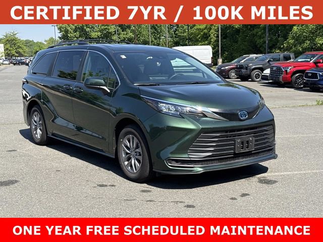 Used 2025 Toyota Sienna LE FWD image 1