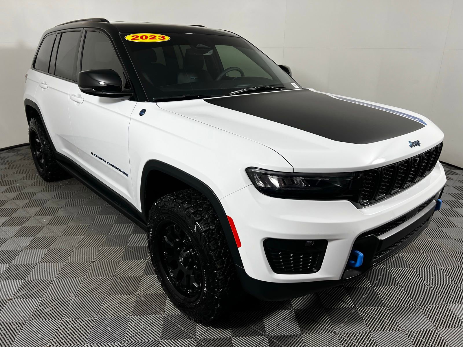 Used 2024 Jeep Grand Cherokee Trailhawk image 3