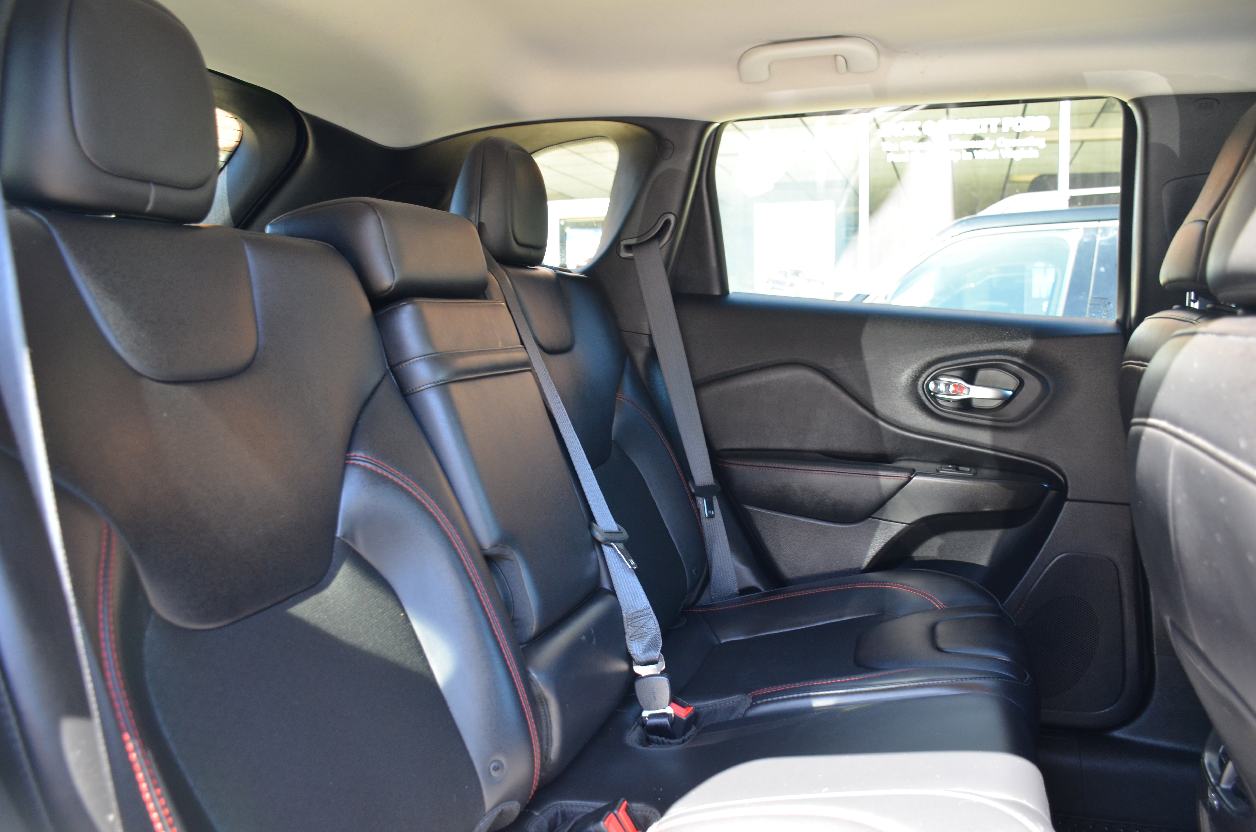 Used 2019 Jeep Cherokee Trailhawk w/ Cold Weather Group image 24