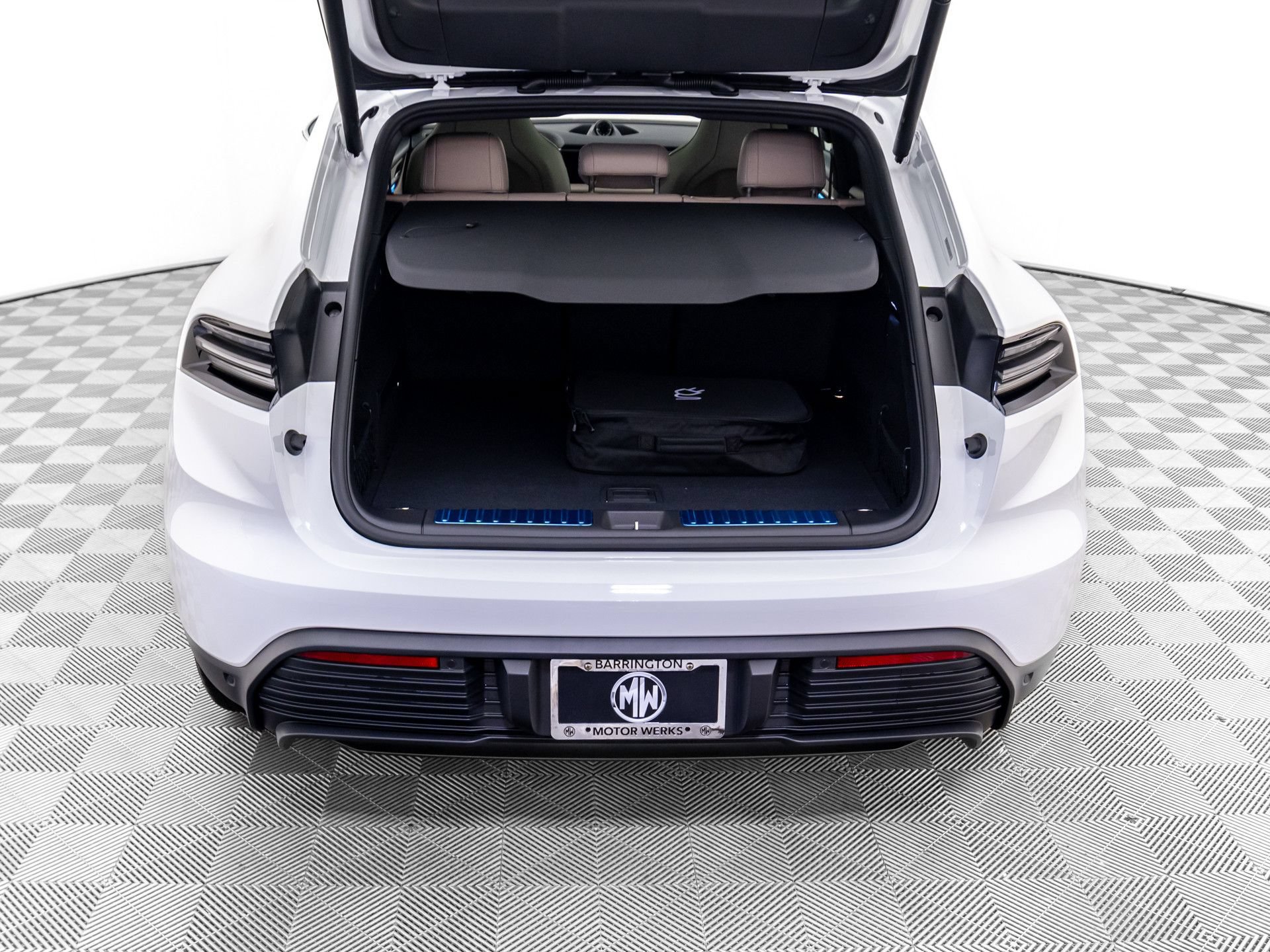 New 2026 Porsche Macan 4 Electric AWD/4WD image 33