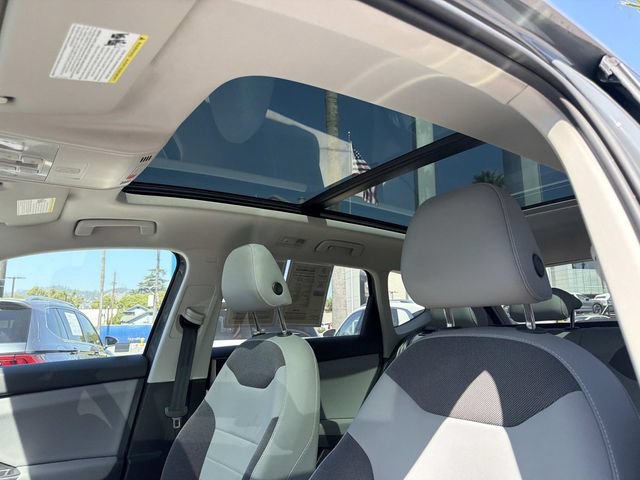 Certified 2022 Volkswagen Taos SE w/ Panoramic Sunroof Package FWD image 14