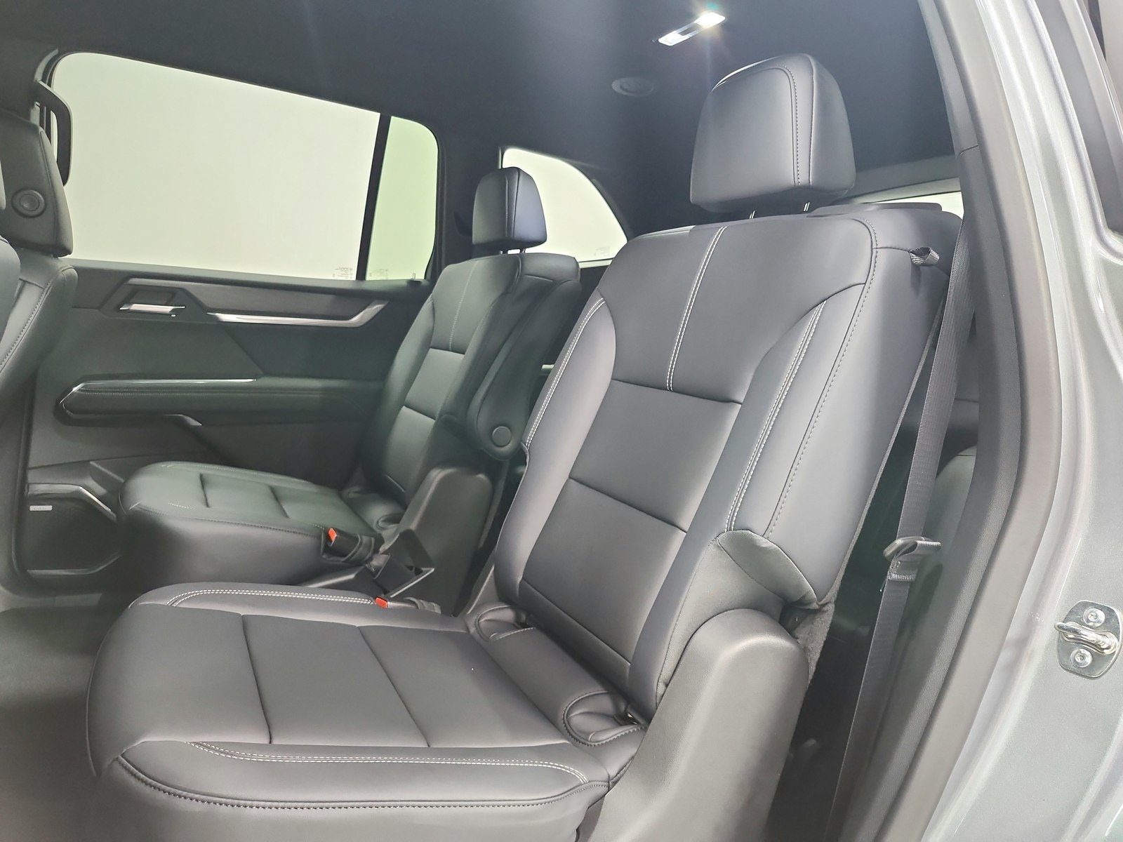 New 2027 GMC Acadia Elevation w/ Elevation Premium Package AWD/4WD image 37
