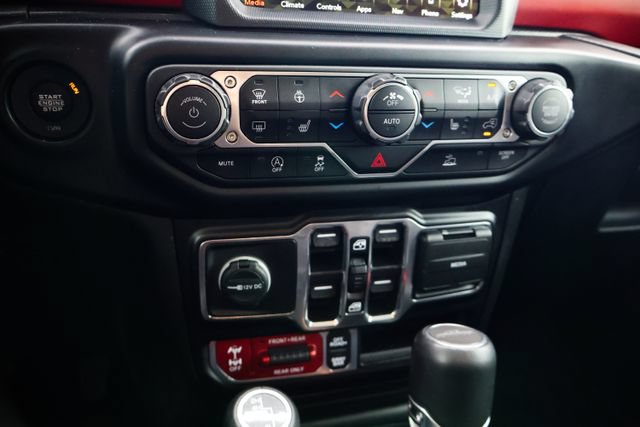 Used 2022 Jeep Gladiator Rubicon w/ Cold Weather Group AWD/4WD image 11