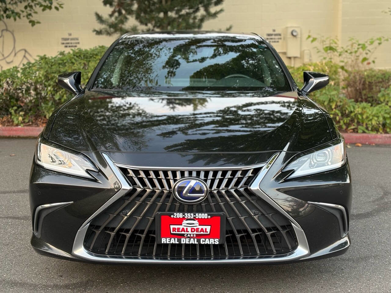 Used 2022 Lexus ES 300h w/ Premium Package image 5