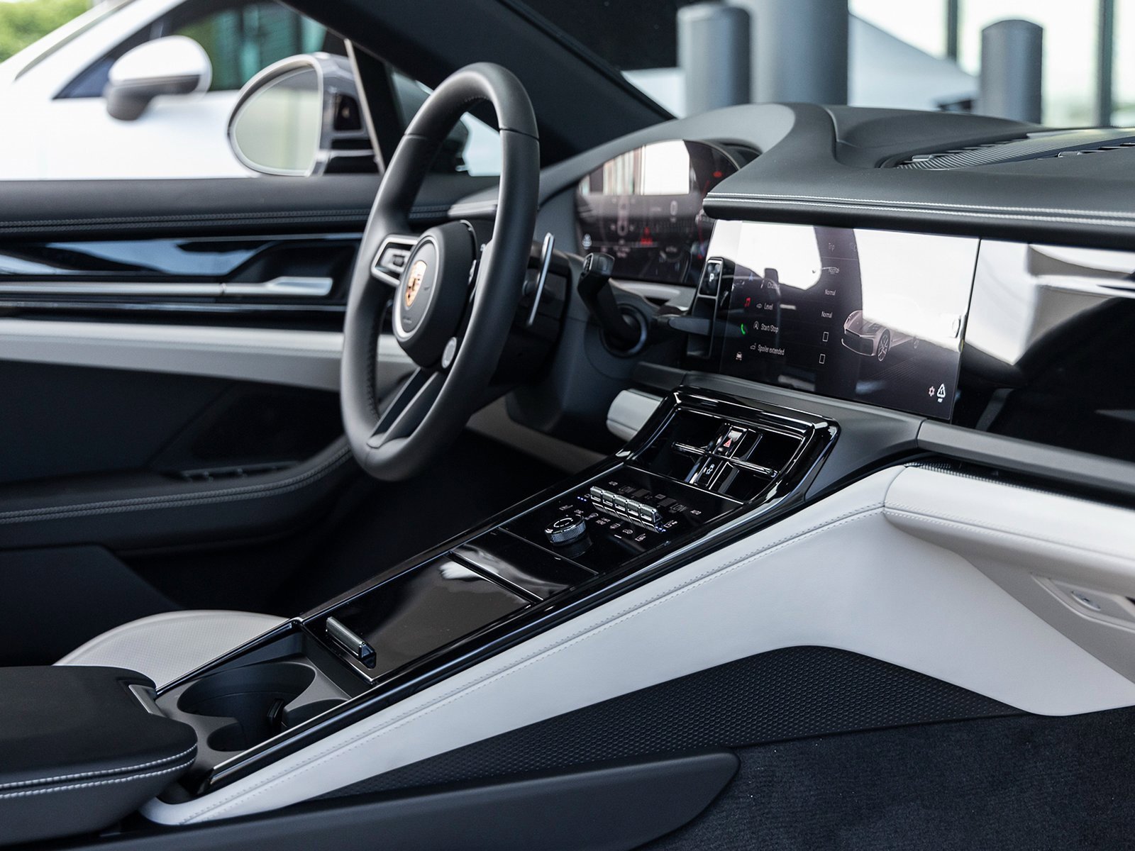 Certified 2025 Porsche Panamera 4 image 46