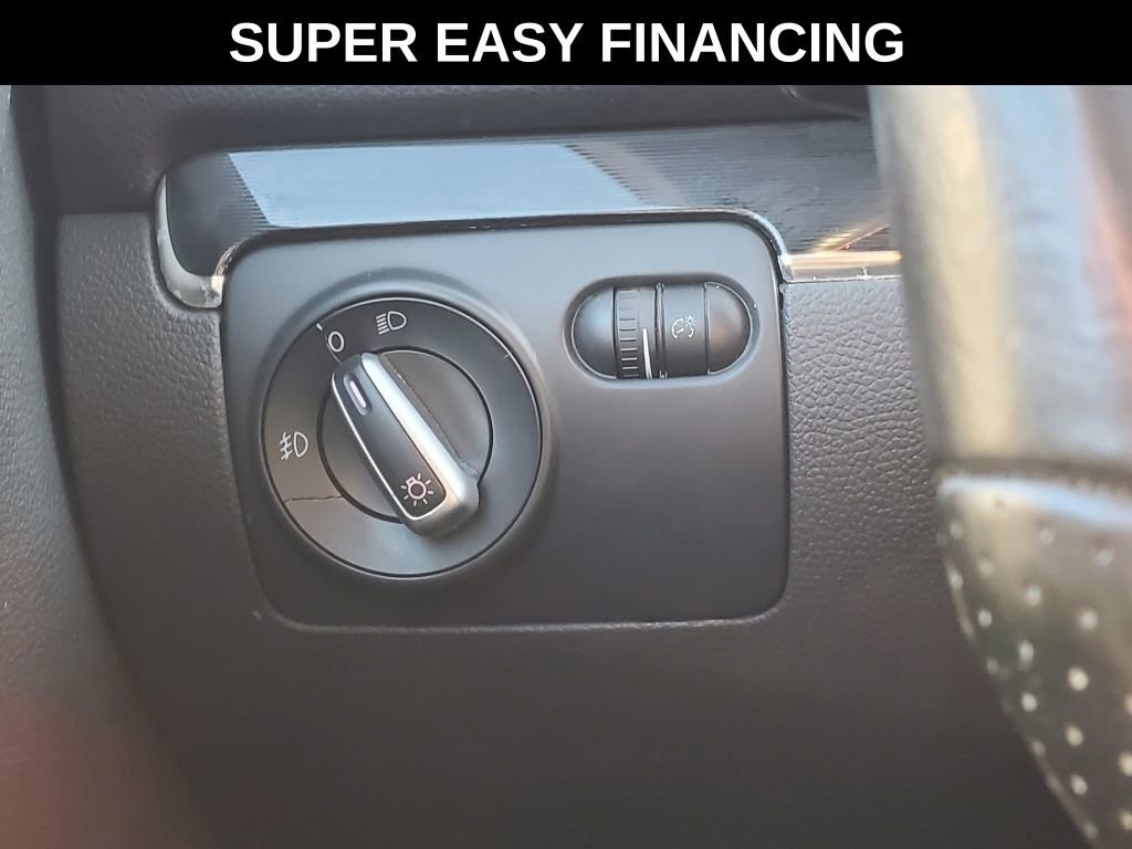 Used 2012 Volkswagen Golf 2-Door image 16