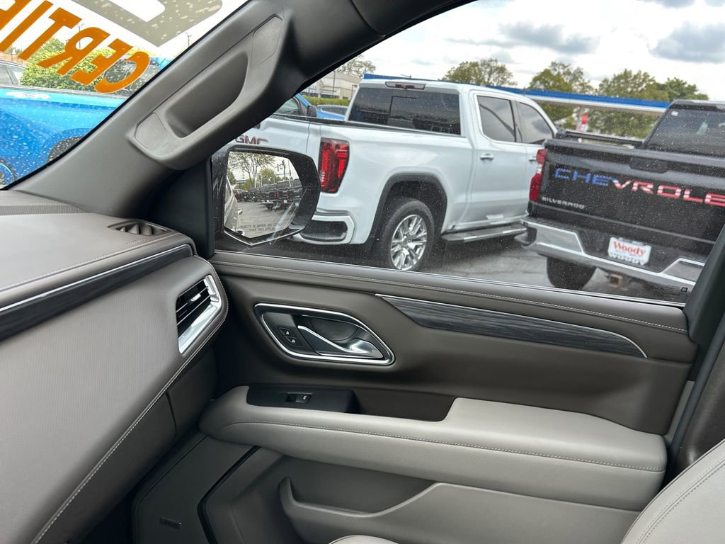 Certified 2023 GMC Yukon SLT w/ SLT Premium Package AWD/4WD image 32