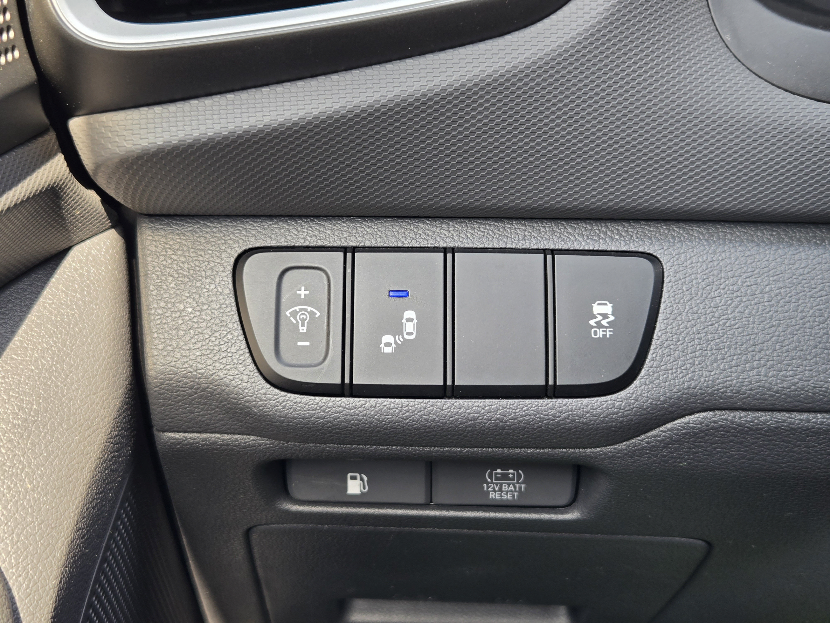 Used 2017 Hyundai Ioniq SEL FWD image 19