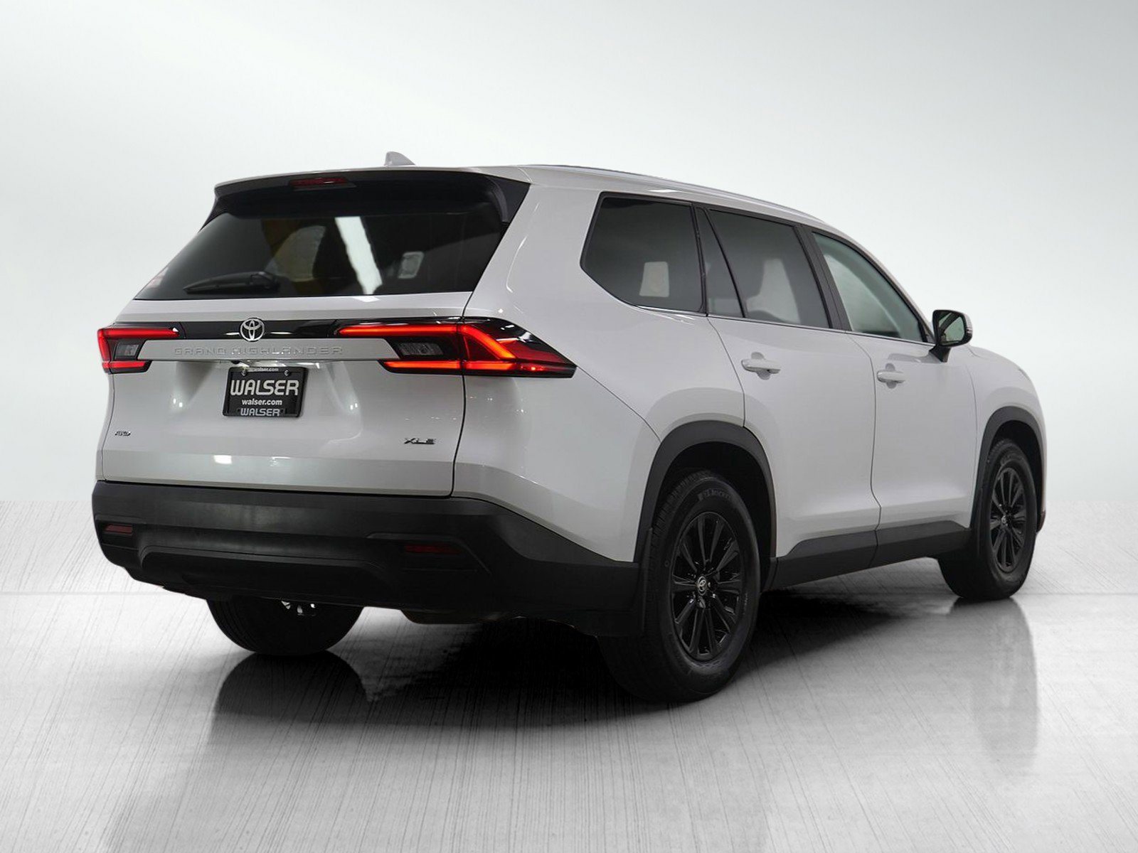 Used 2024 Toyota Grand Highlander XLE image 5