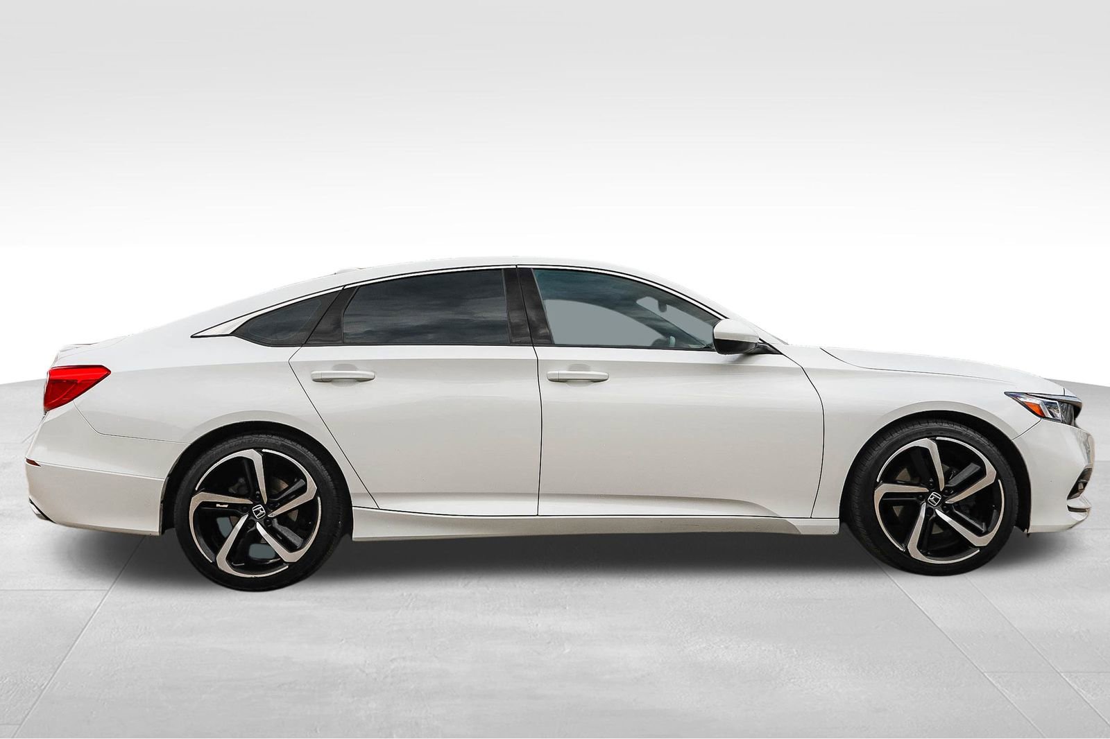 Used 2018 Honda Accord Sport image 4