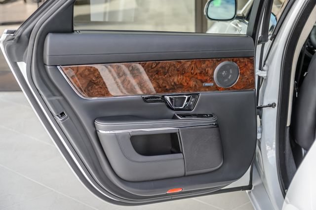 Used 2019 Jaguar XJ L Portfolio RWD image 50