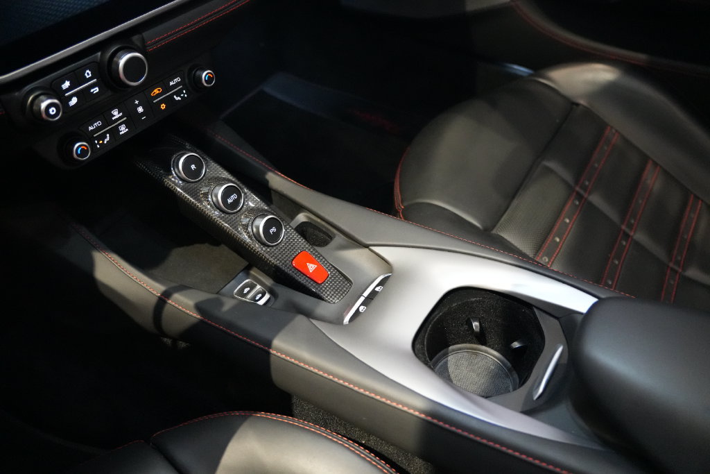 Used 2019 Ferrari Portofino RWD image 32