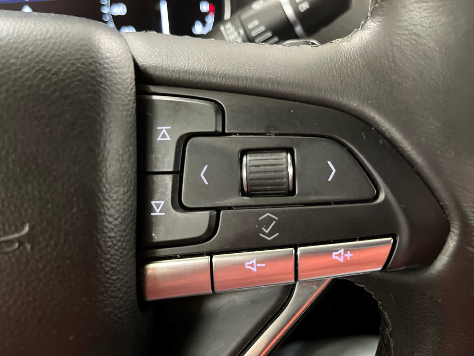 Used 2024 Cadillac XT6 Luxury w/ LPO, Floor Liner Package image 23