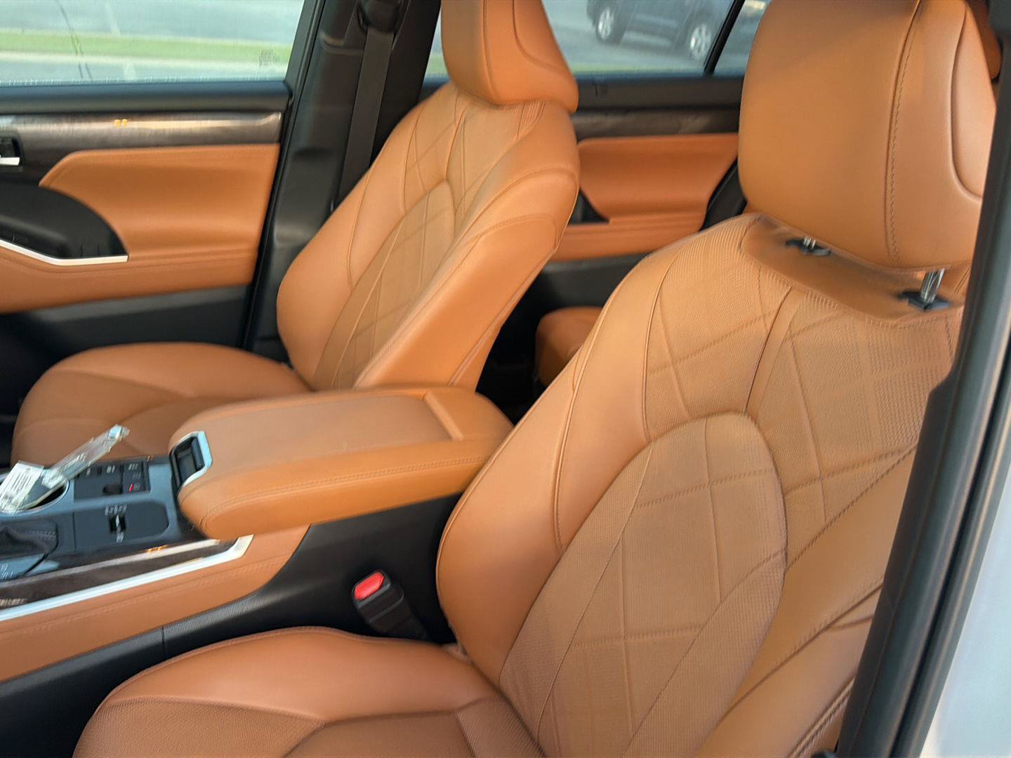 Certified 2024 Toyota Highlander Platinum AWD/4WD image 31