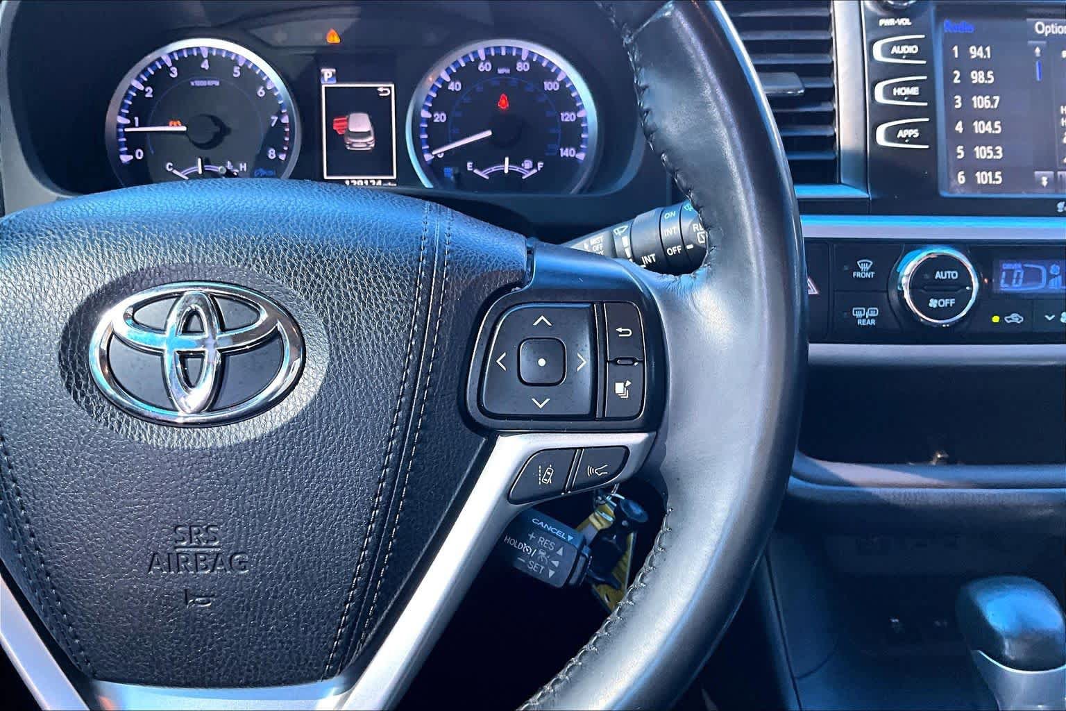 Used 2019 Toyota Highlander Plus FWD image 25