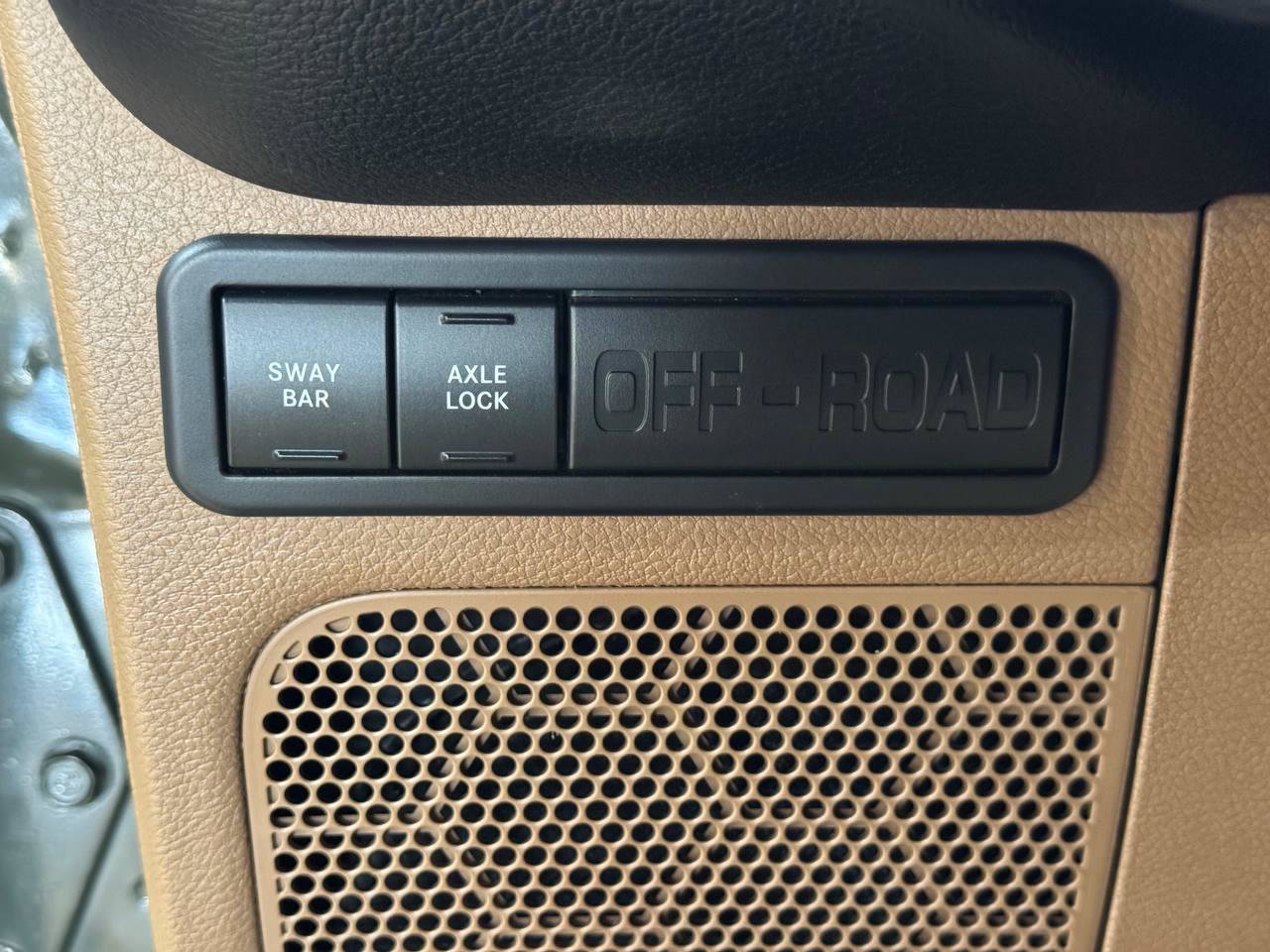 Used 2015 Jeep Wrangler Rubicon w/ Power Convenience Group AWD/4WD image 15