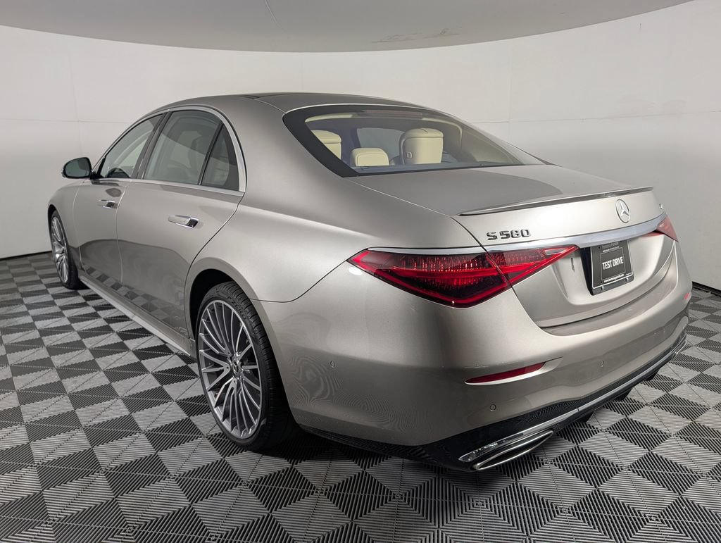 Used 2024 Mercedes-Benz S 580 4MATIC Sedan image 3