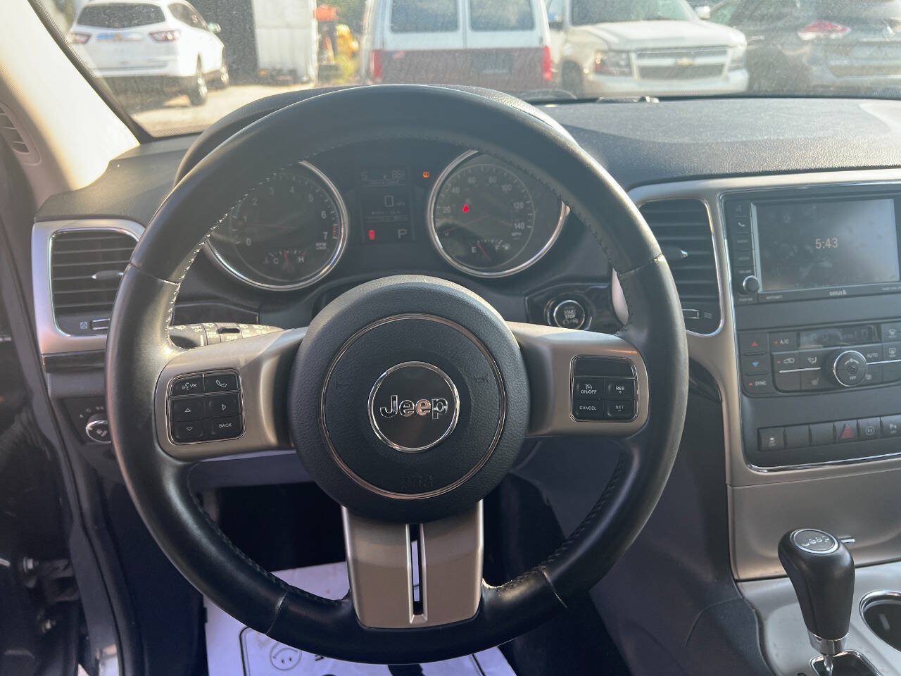 Used 2012 Jeep Grand Cherokee Laredo AWD/4WD image 4