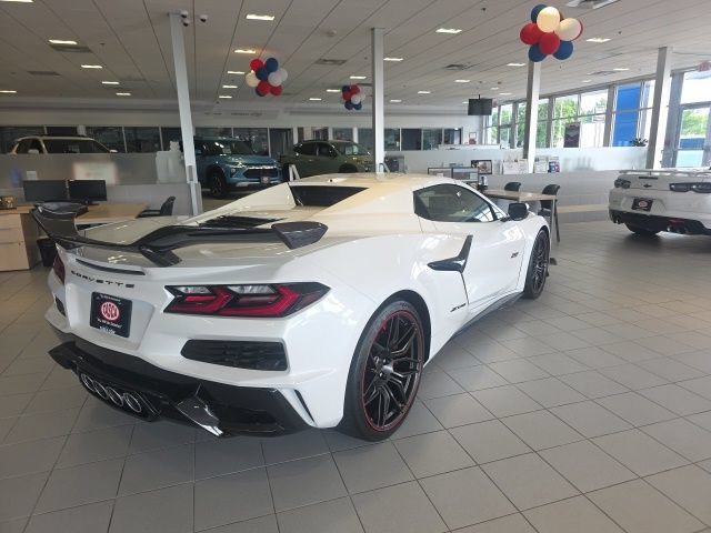 Used 2023 Chevrolet Corvette Z06 w/ Z07 Performance Package RWD image 6