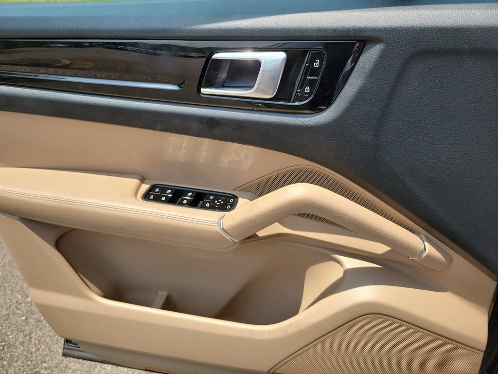 Used 2020 Porsche Cayenne AWD/4WD image 22