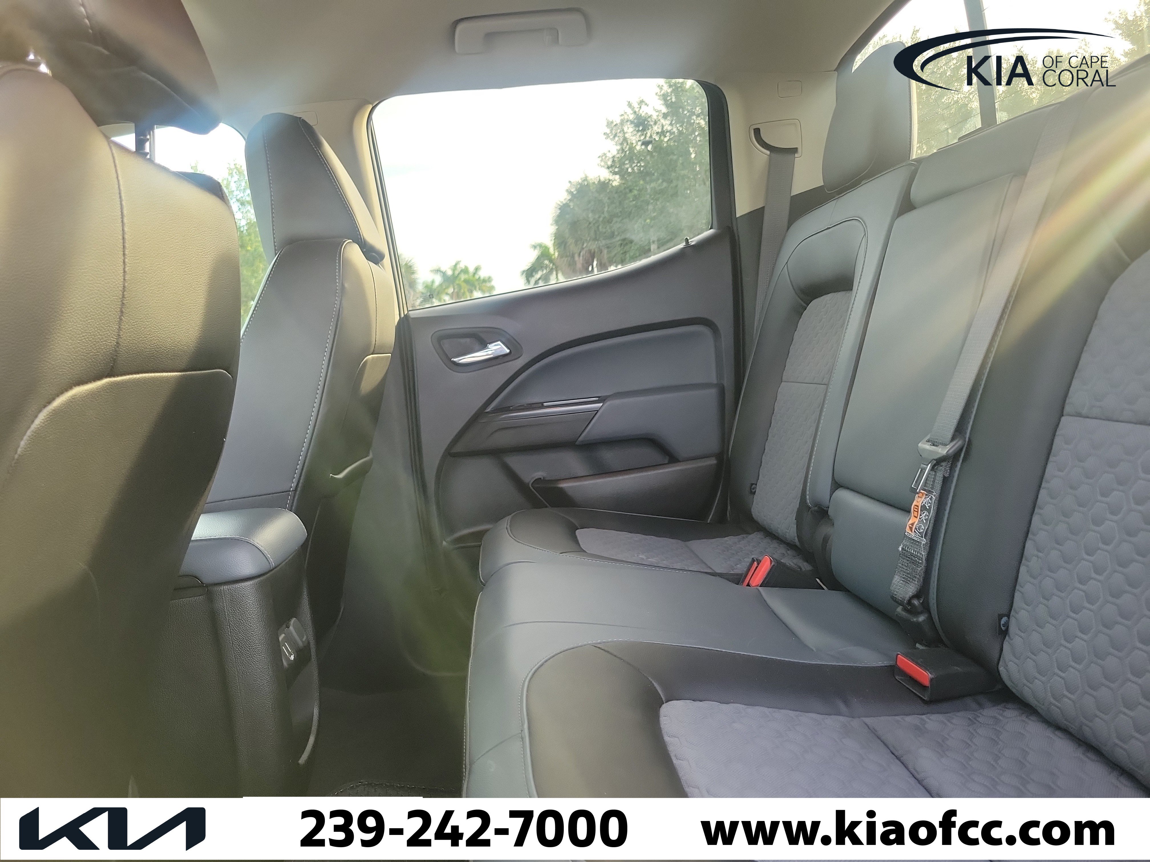 Used 2022 Chevrolet Colorado Z71 AWD/4WD image 17