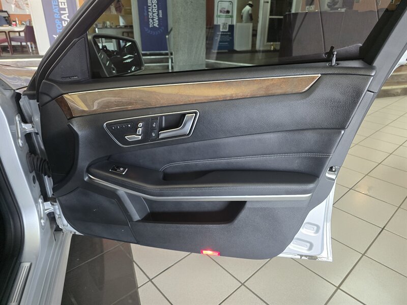 Used 2014 Mercedes-Benz E 350 4MATIC Sedan image 14