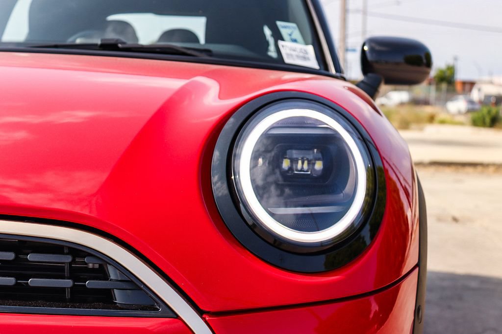Used 2025 MINI Cooper 4-Door Hardtop FWD image 10