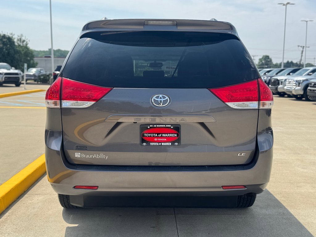 Used 2013 Toyota Sienna LE image 4