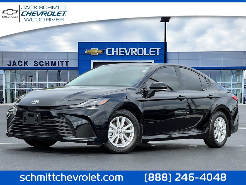 Used 2025 Toyota Camry LE image 1