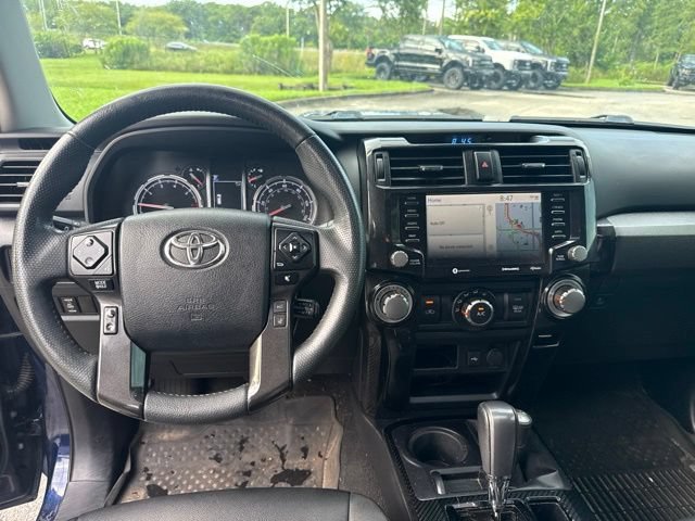 Used 2020 Toyota 4Runner Venture w/ Moonroof Package AWD/4WD image 12