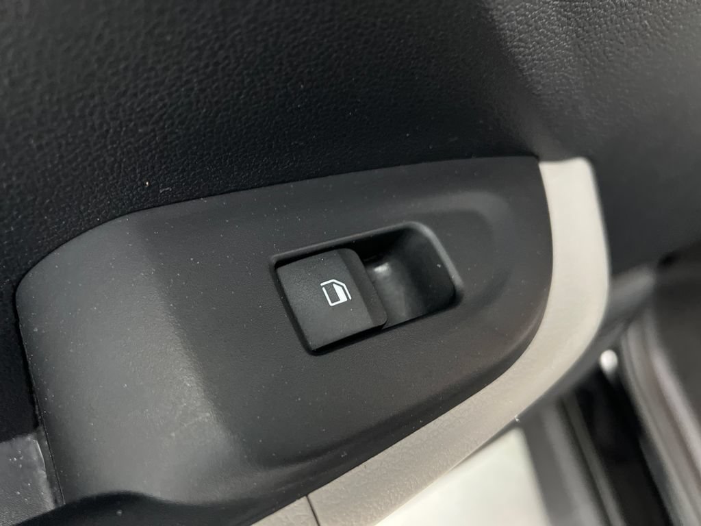 Used 2025 Hyundai Venue SEL FWD image 20