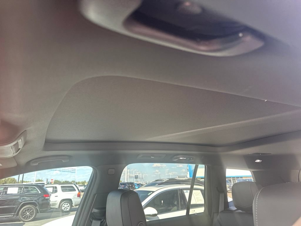 Used 2025 Cadillac XT6 Premium Luxury w/ Technology Package FWD image 7