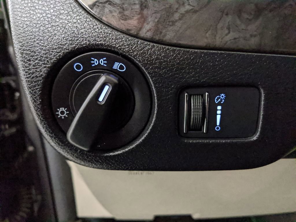 Used 2018 Dodge Grand Caravan SE w/ UConnect Hands-Free Group image 13