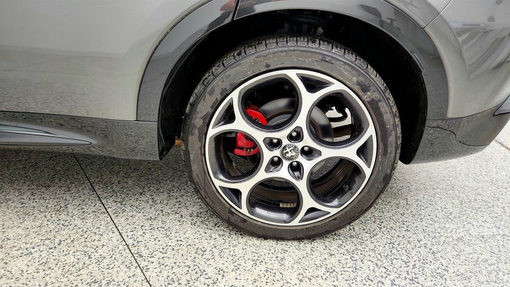 Used 2024 Alfa Romeo Tonale Veloce AWD/4WD image 9