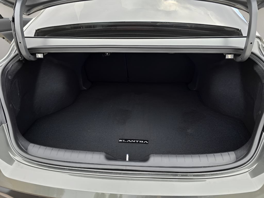 New 2026 Hyundai Elantra Limited FWD image 30