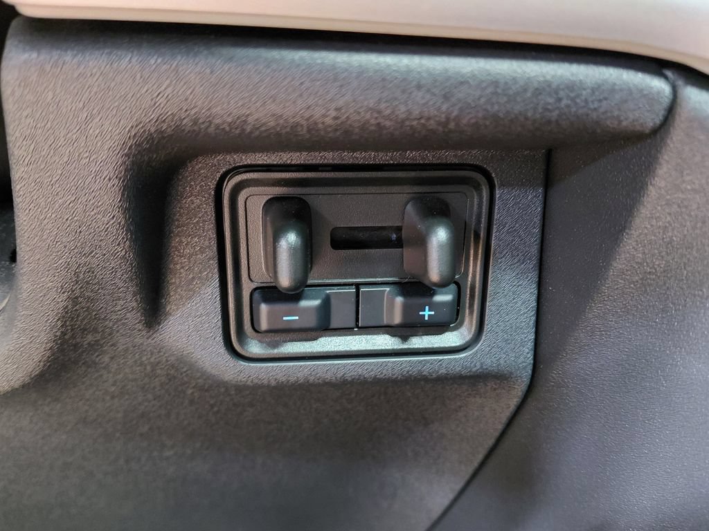 Certified 2025 Ford Expedition Active AWD/4WD image 36