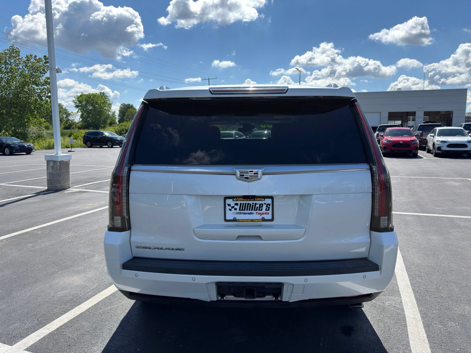 Used 2018 Cadillac Escalade Luxury AWD/4WD image 6