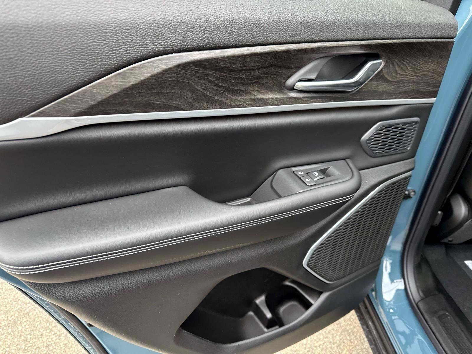 New 2026 Jeep Grand Cherokee Limited AWD/4WD image 7