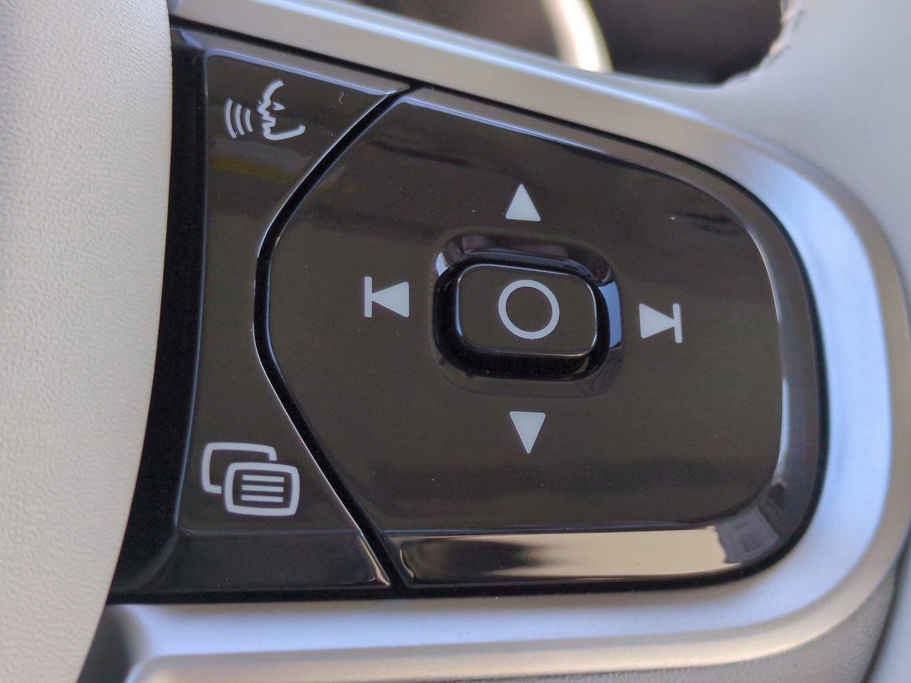 New 2026 Volvo XC90 B6 Ultra w/ Protection Package image 18