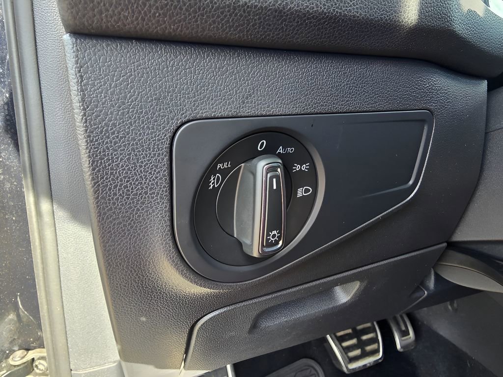 Used 2021 Volkswagen Tiguan SE R-Line image 18